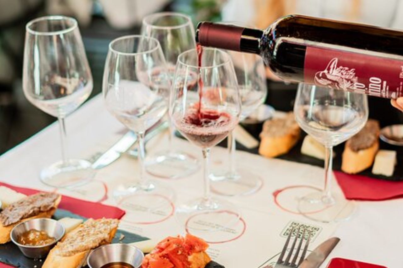 Visita guidata di Pisa e degustazione di vini con biglietto Torre Pendente