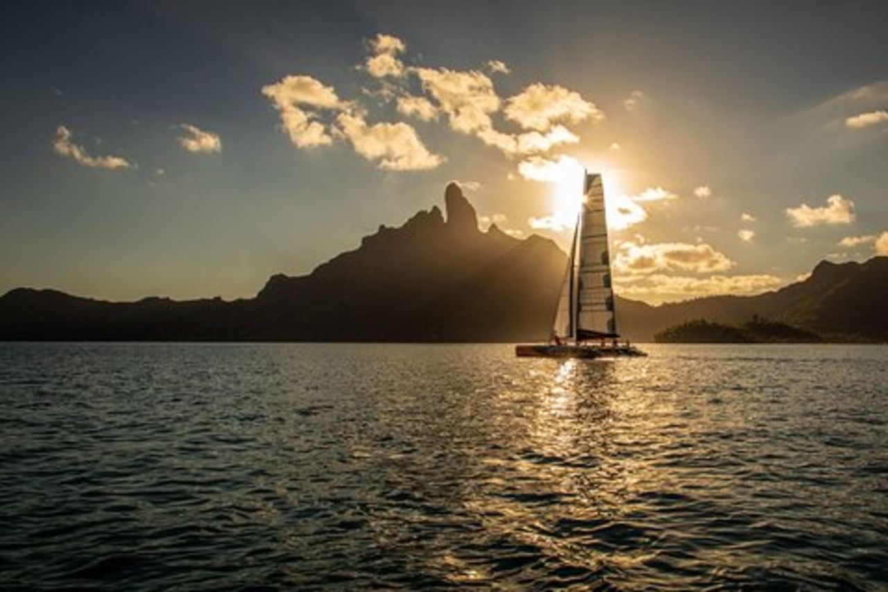 LUSSO Catamarano Bora Bora : La fuga al tramonto