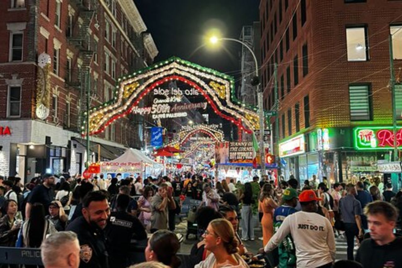 Tour della mafia e del cibo locale di New York condotto dalle guide della polizia di New York