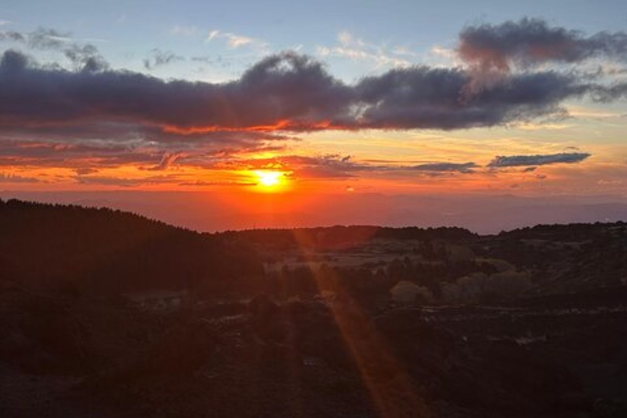 Catania : tour in jeep al tramonto dell'Etna e delle grotte di lava