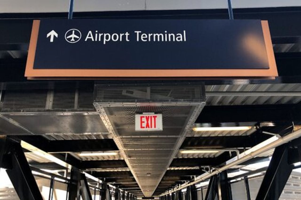 Transfer privato dall'aeroporto di Brindisi a Otranto in minivan