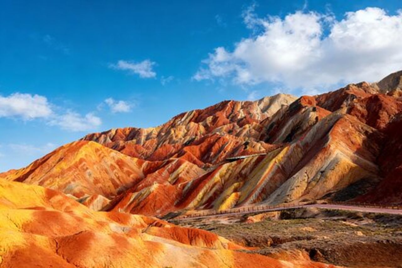 Tour privato di 6 giorni a Xining, Zhangye, Jiayuguan e Dunhuang