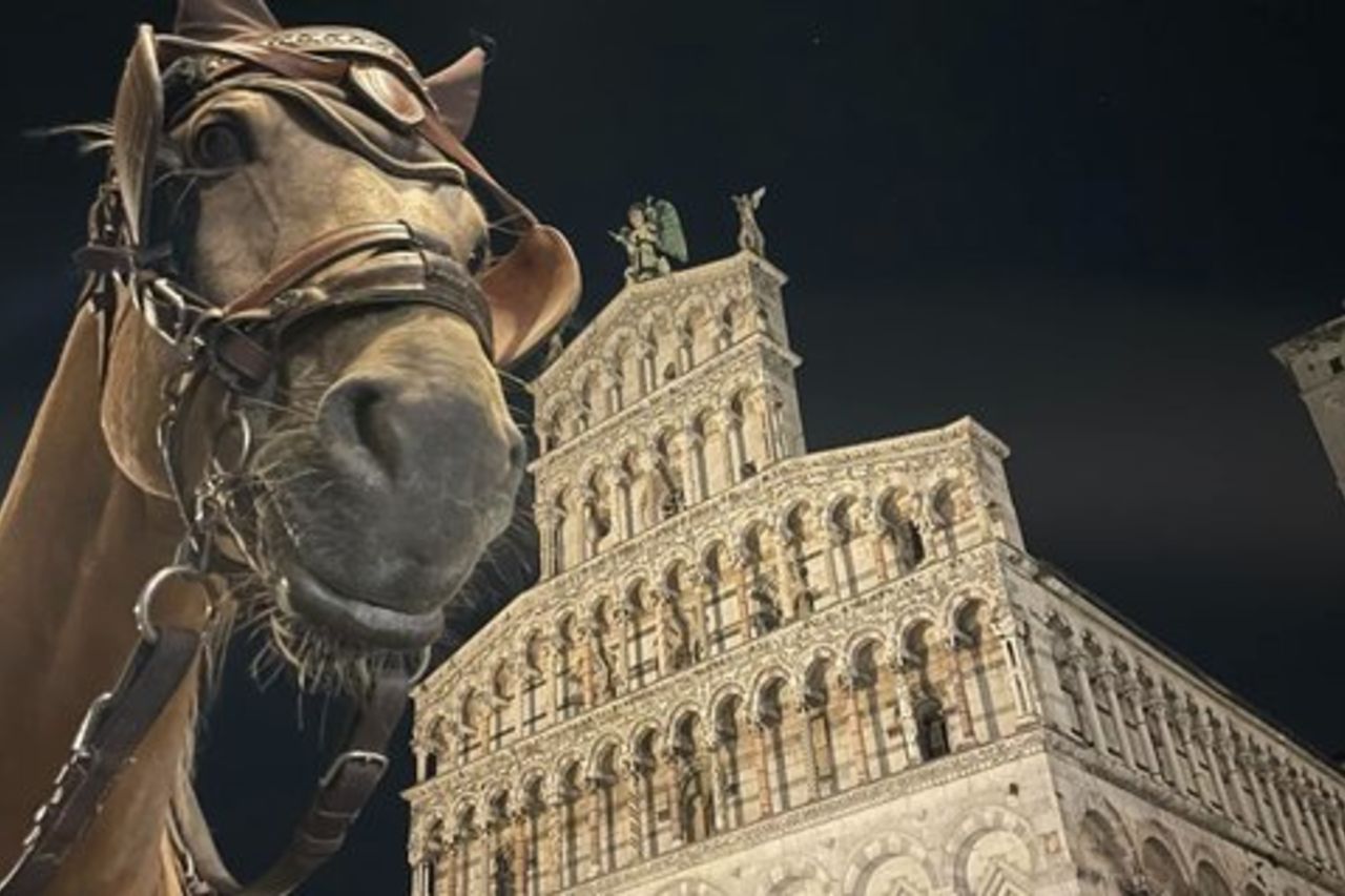 Lucca Royal Experience – Grand Tour Deluxe in Carrozza (2 Ore)