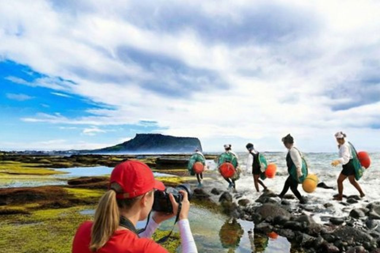Jeju East Essentials – Seongsan Ilchulbong (UNESCO) & Haenyeo