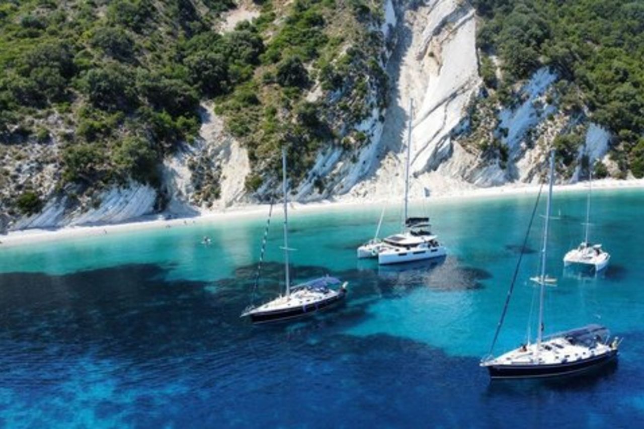 Crociere giornaliere di lusso a Itaca - nuoto, snorkeling e molto altro!