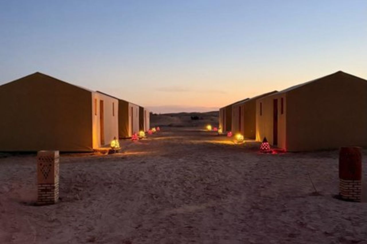 Autentica esperienza di accampamento nel deserto a Dunes Insolites