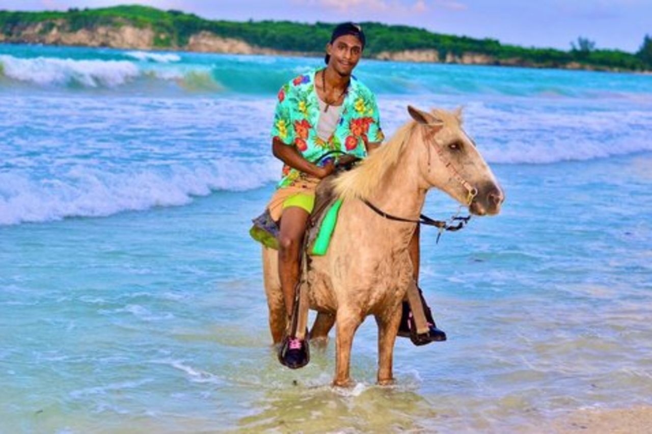 Tramonto sulla spiaggia a cavallo a Punta Cana (opzione privata)