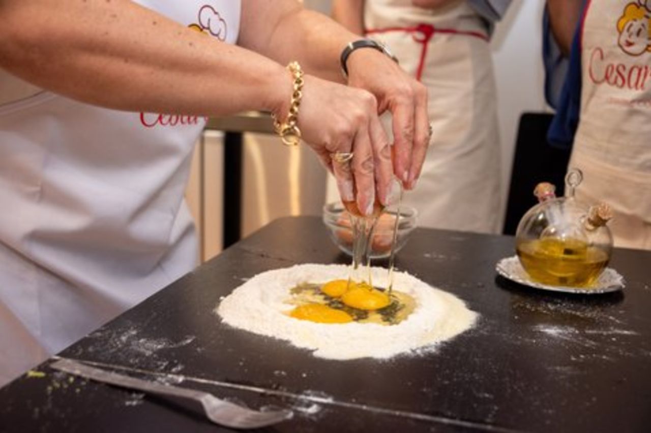 Piccolo gruppo Pasta e Tiramisù a lezione ad Aosta dalle Cesarine
