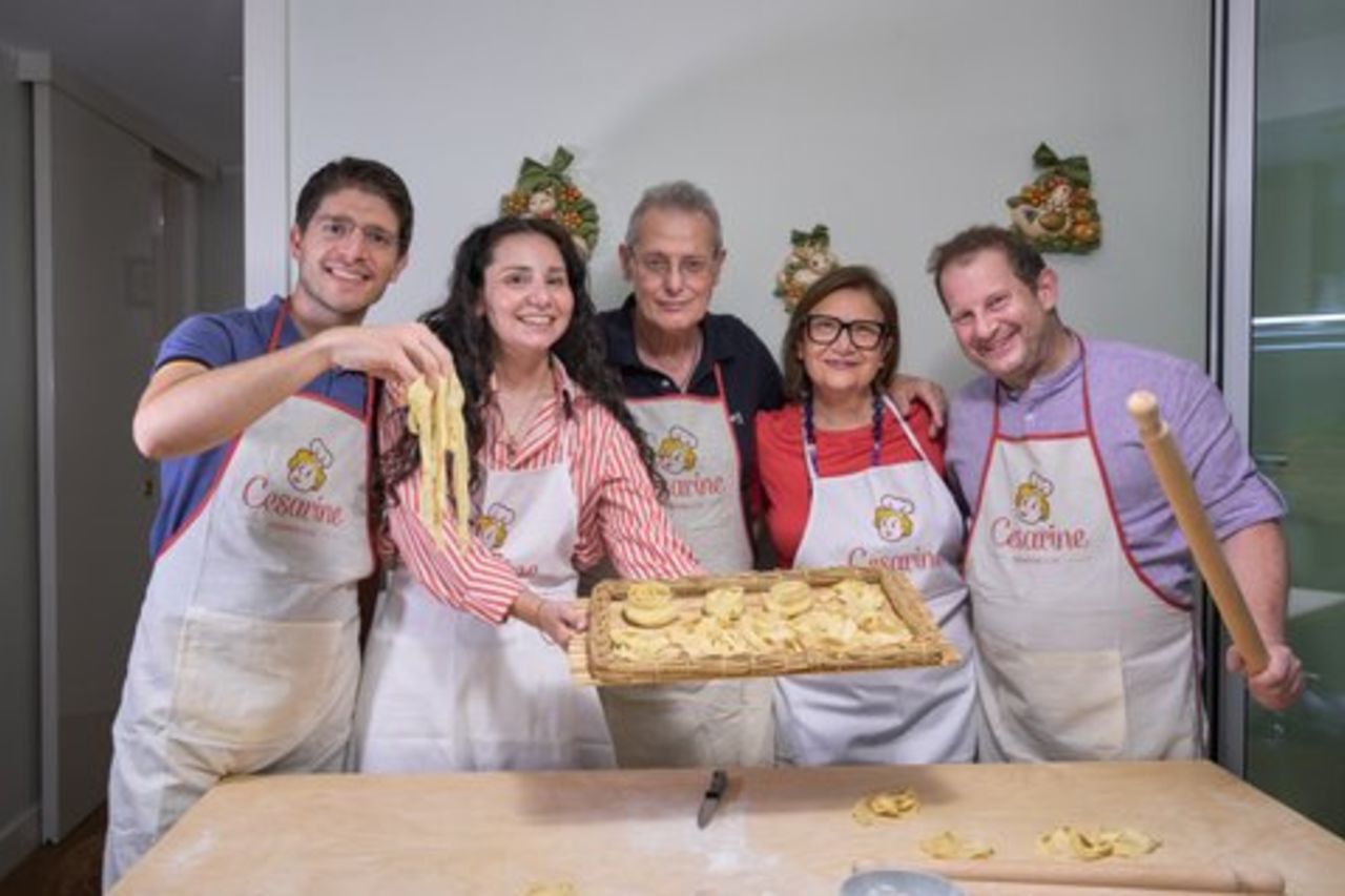 Cesarine: lezione di pasta e tiramisù per piccoli gruppi a Viareggio