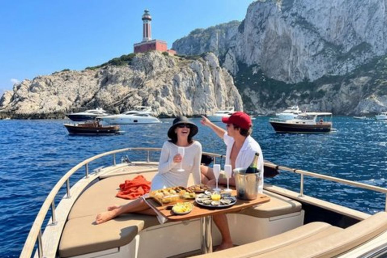 Tour in barca all inclusive di Capri con visita della città da Positano