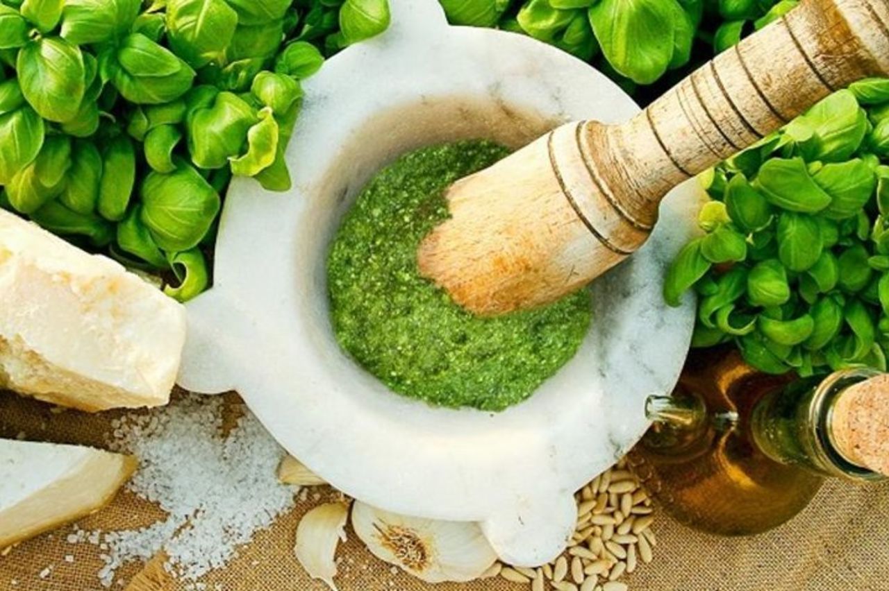 Lezione sulla preparazione del pesto alle Cinque Terre, tour in barca e pranzo