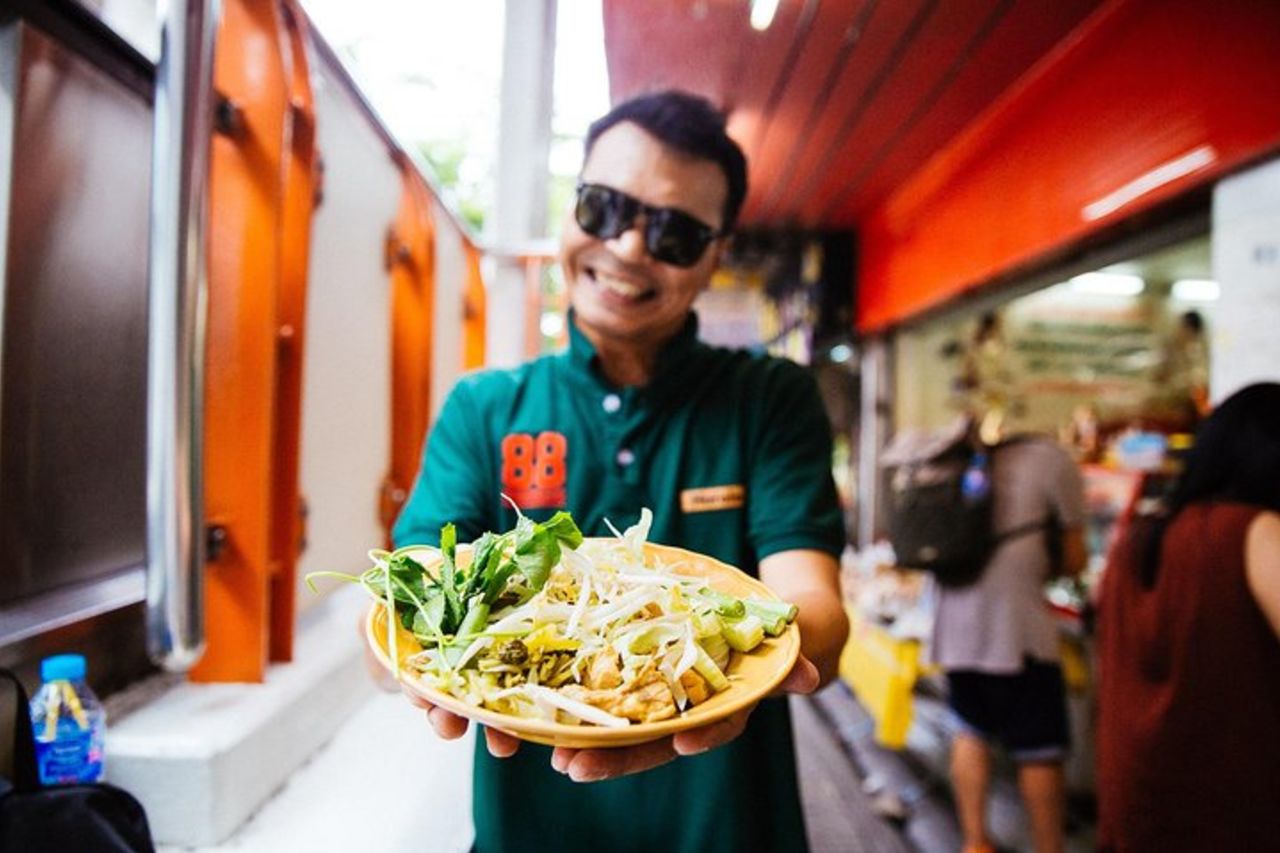 Tour culinario privato di Bangkok con un locale