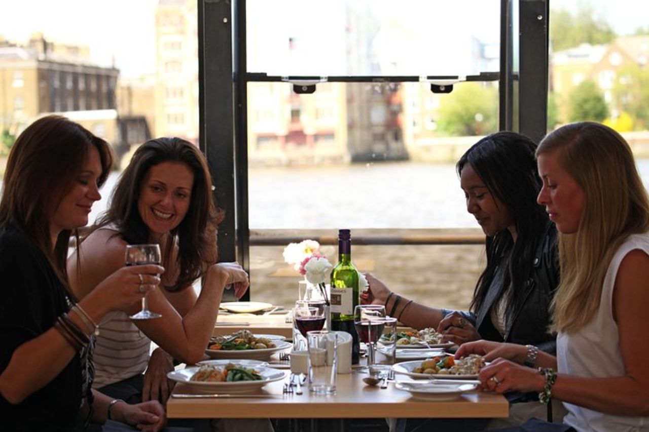 Pranzo River Cruise sul Tamigi con 2 portate - Pasto