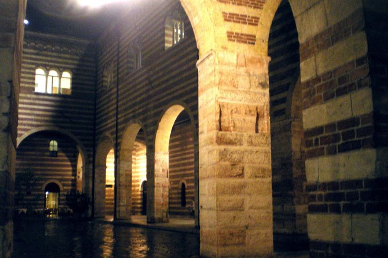 Oscuro Tour Storico di Verona a Piedi — 3
