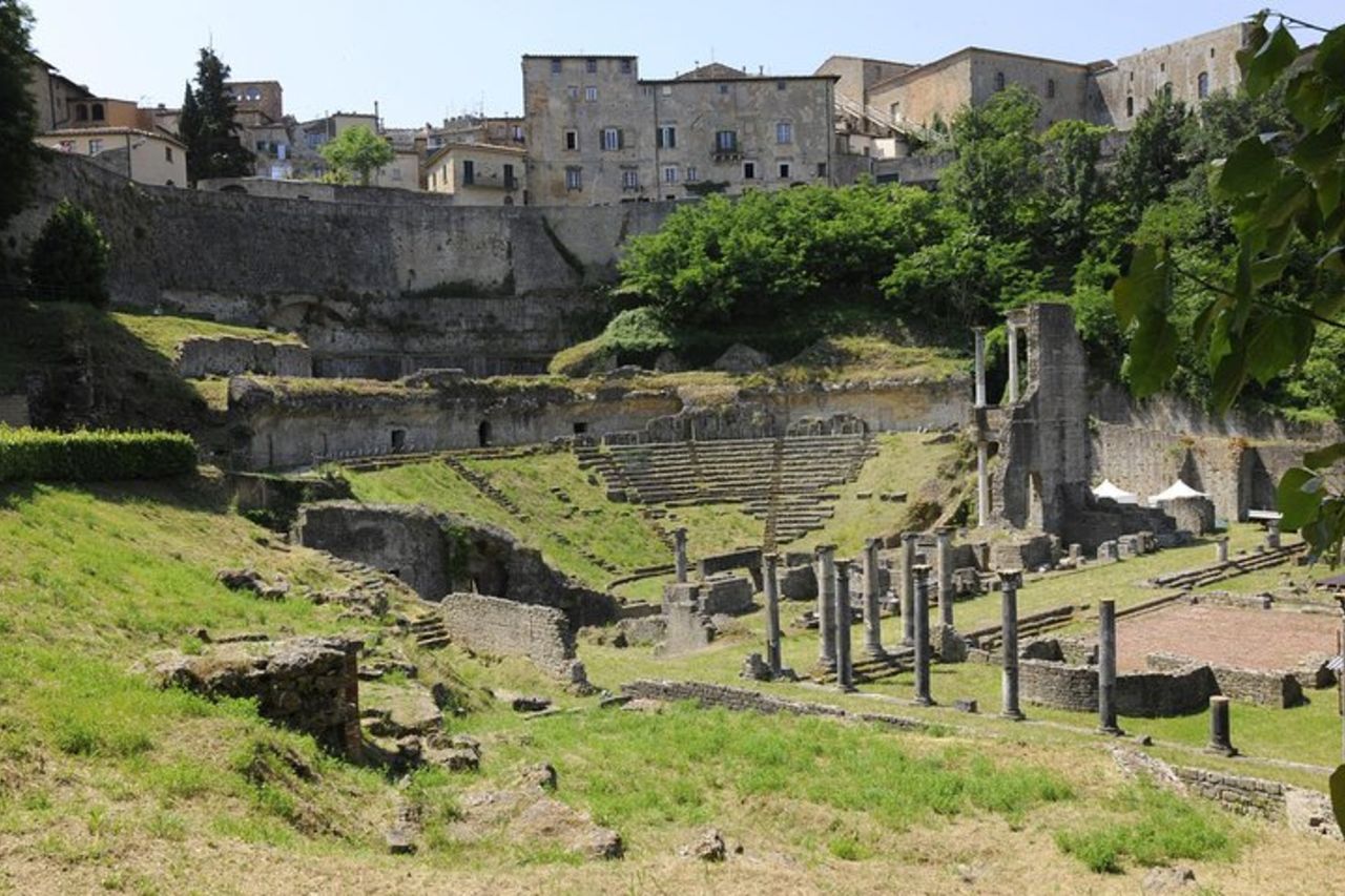 Volterra e San Gimignano con Teatro Bocelli da Viareggio Tour privato — 2