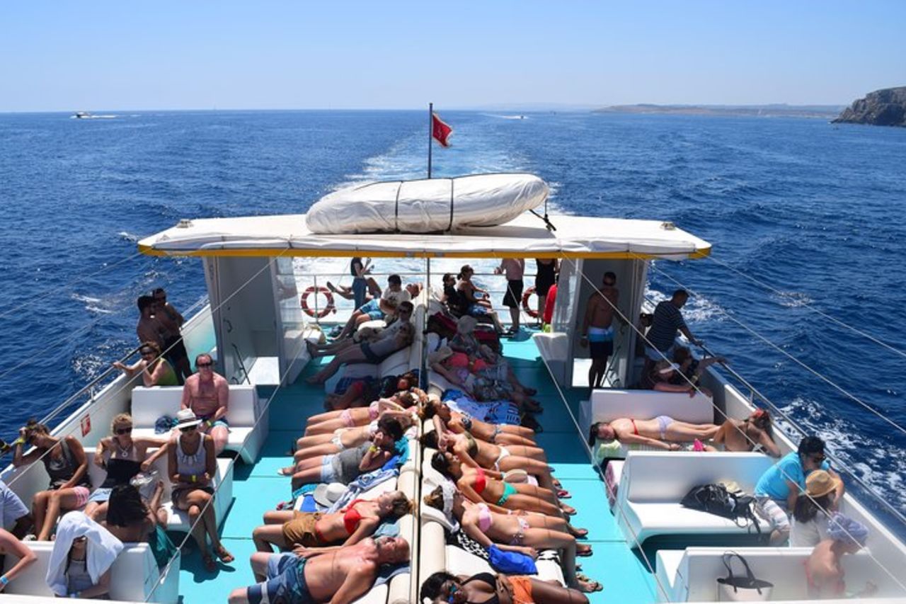 Tour dell'Isola di Comino con visita alla Laguna Blu, alla Laguna di Cristallo e alle grotte — 9
