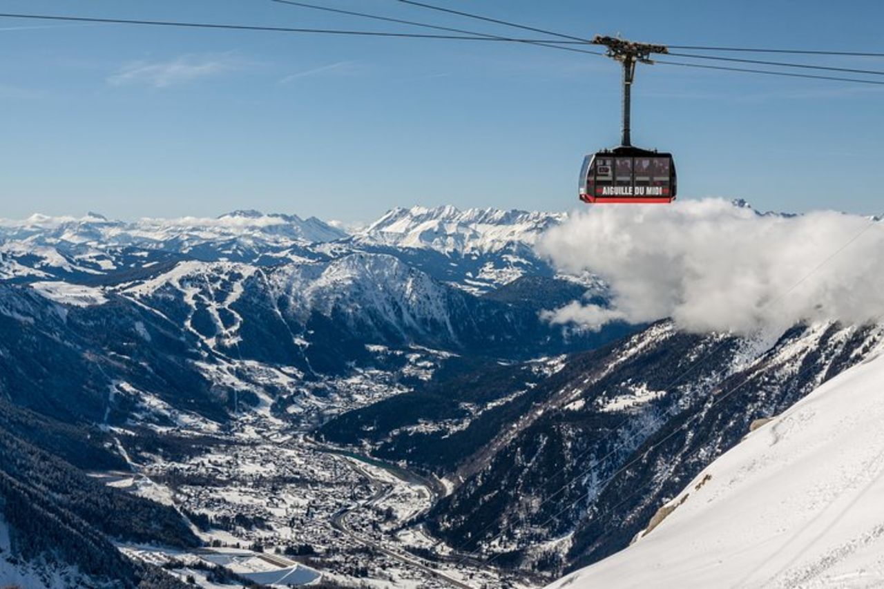 Tour guidato di un giorno a Chamonix e Monte Bianco con bus panoramico SkyView