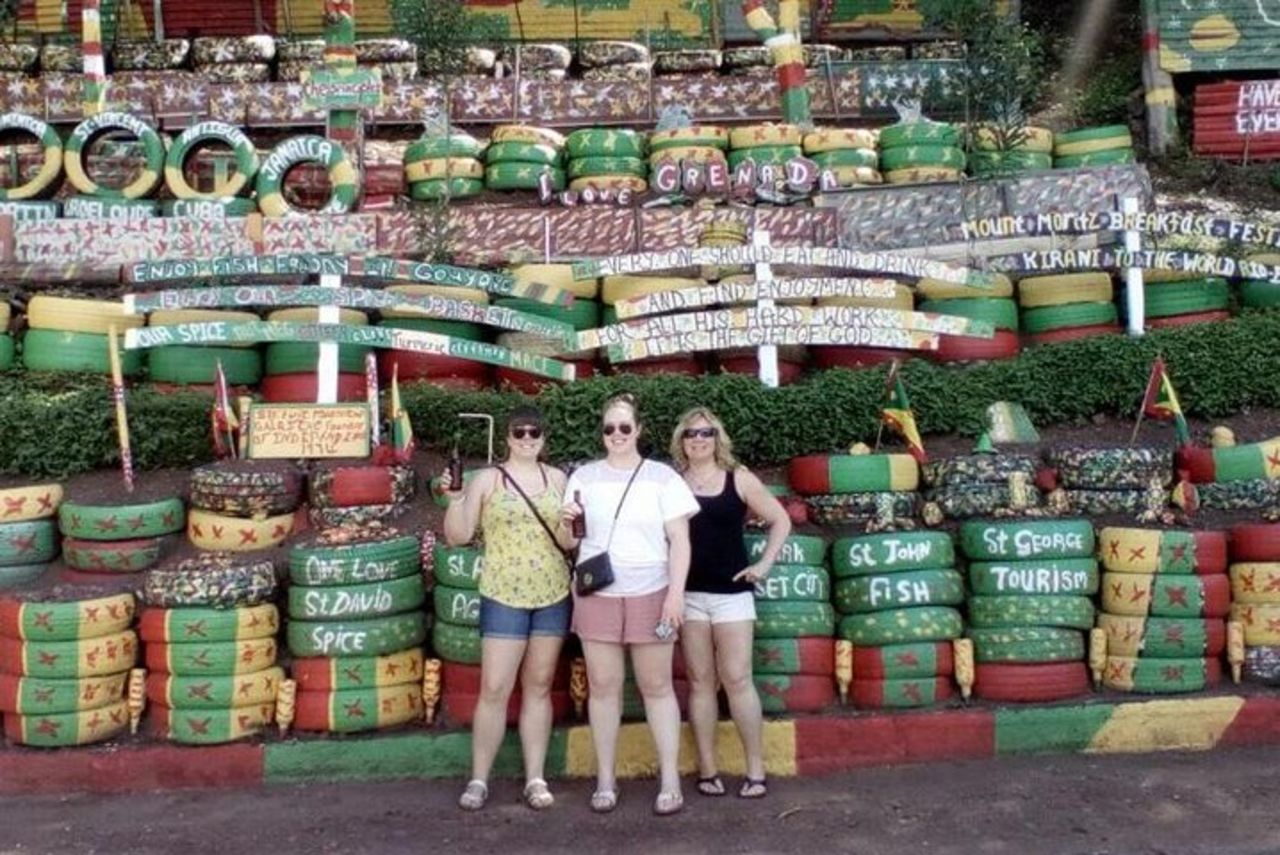 Tour di mezza giornata con cascata concordata e fabbrica di cioccolato