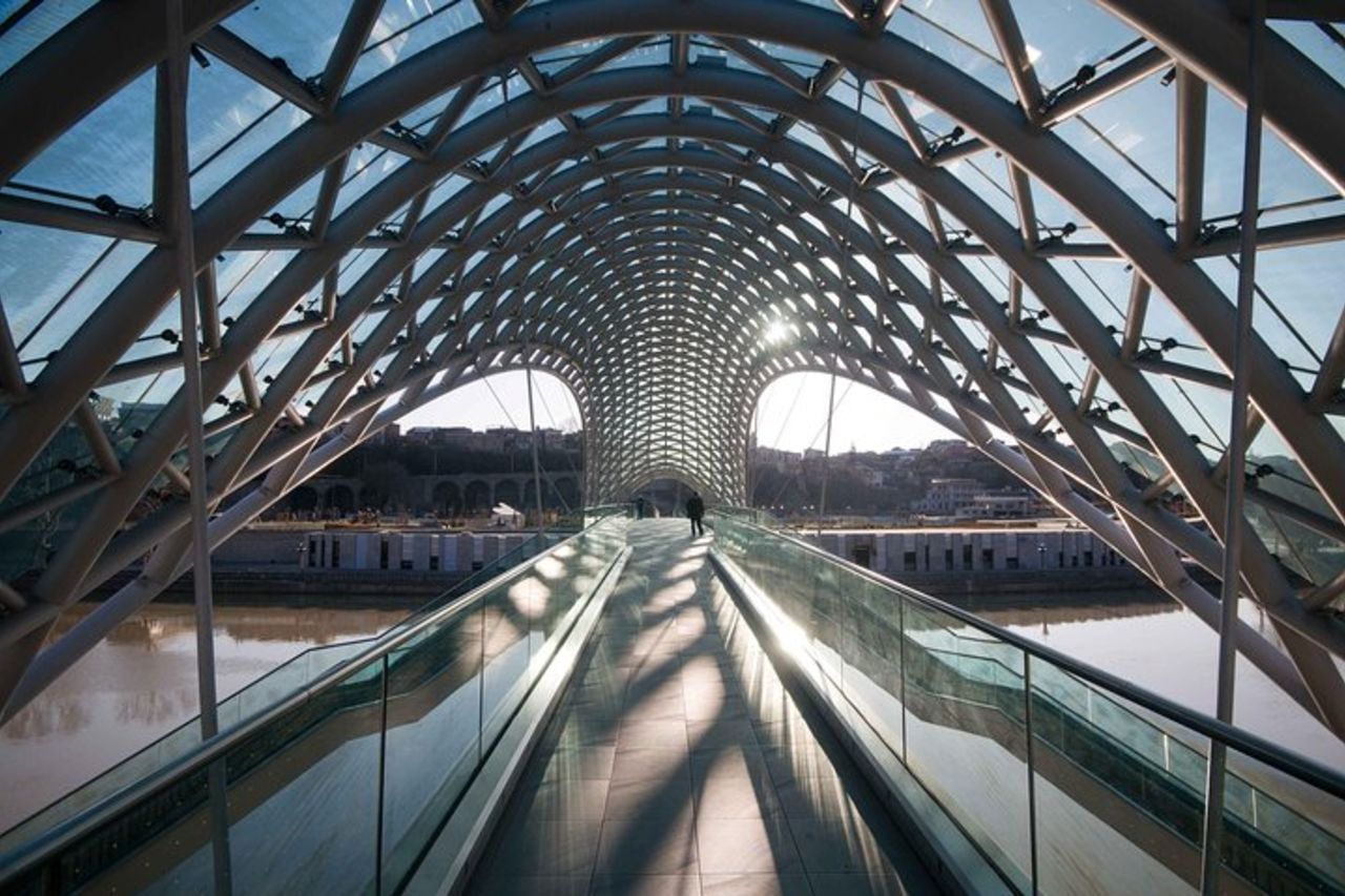 Tour guidato a piedi dei punti salienti e delle gemme nascoste di Tbilisi — 5