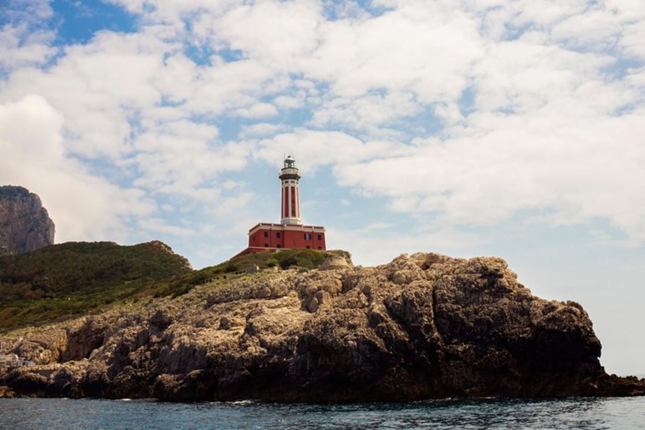 Giro in barca all'Isola di Capri con nuotata e limoncello, per piccoli gruppi — 4