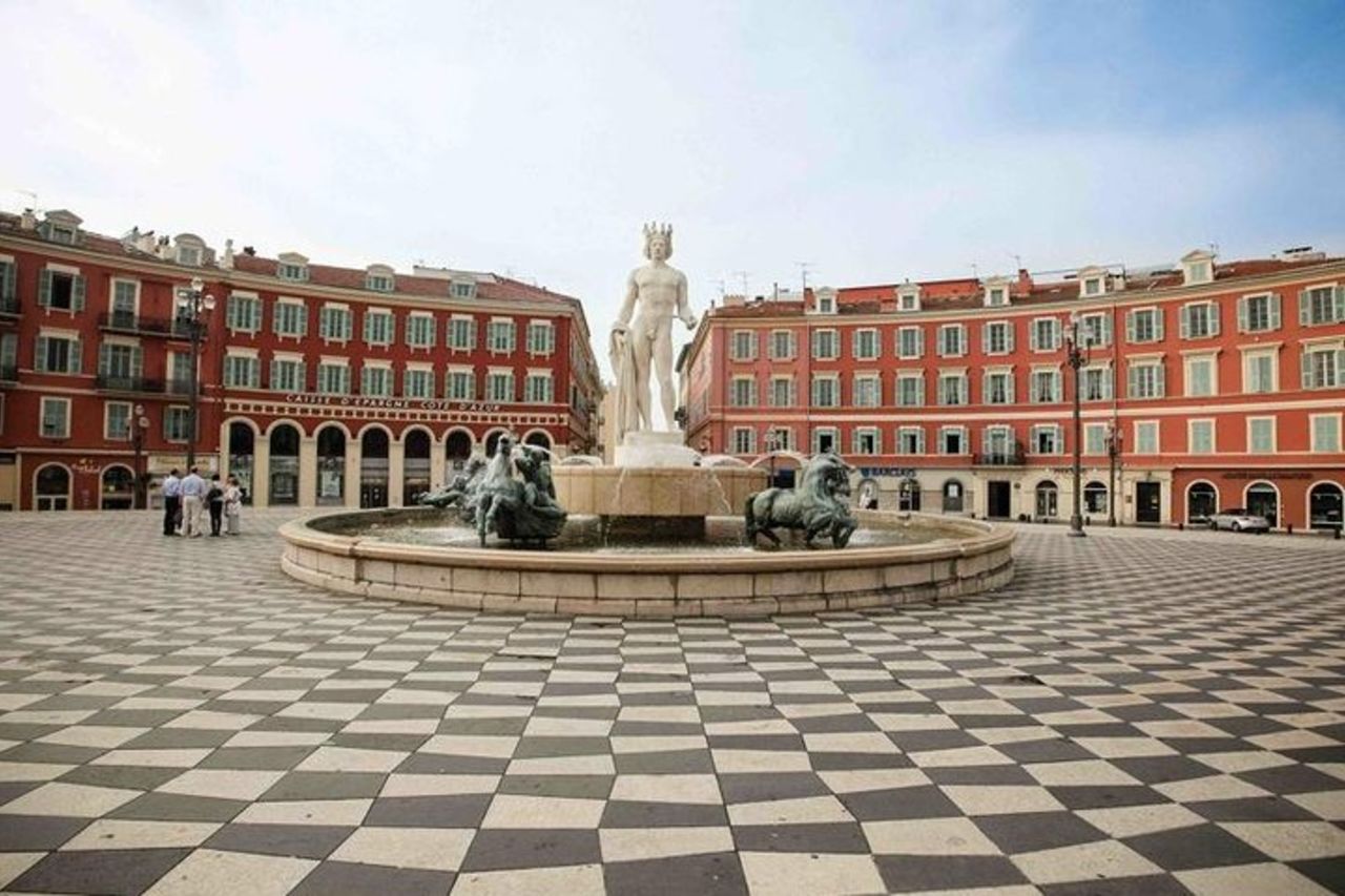 Tour gastronomico a piedi per piccoli gruppi con specialità locali e degustazione di vini — 9