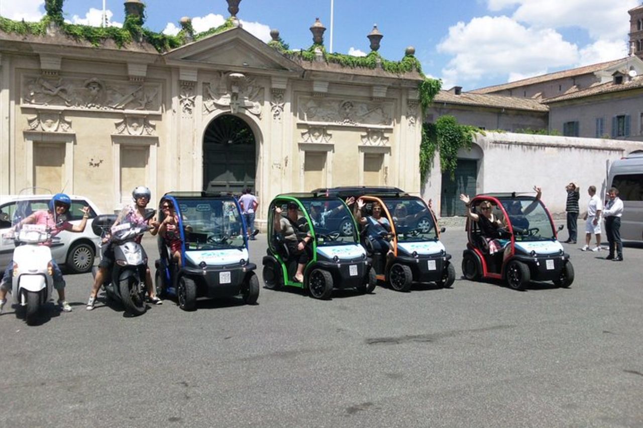 Tour privato ai Must di Roma con e-Buggy