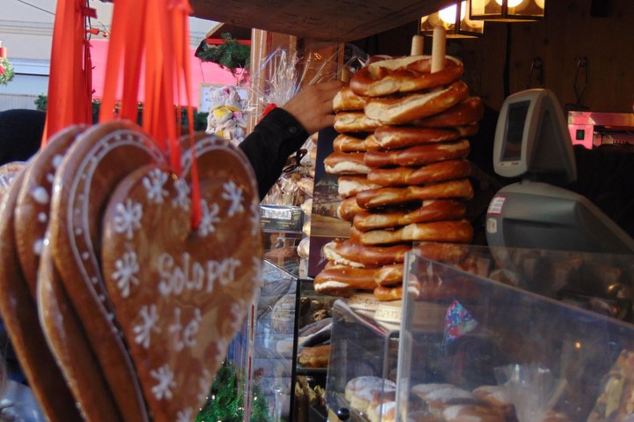 Bolzano Street Food Tour & Mercatino di Natale per Piccoli Gruppi — 5