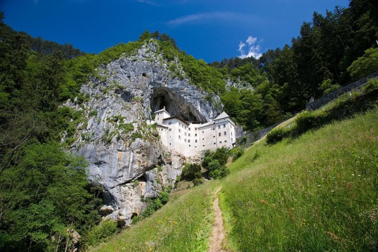 Grotte di Postumia e Castel Lueghi con partenza da Trieste