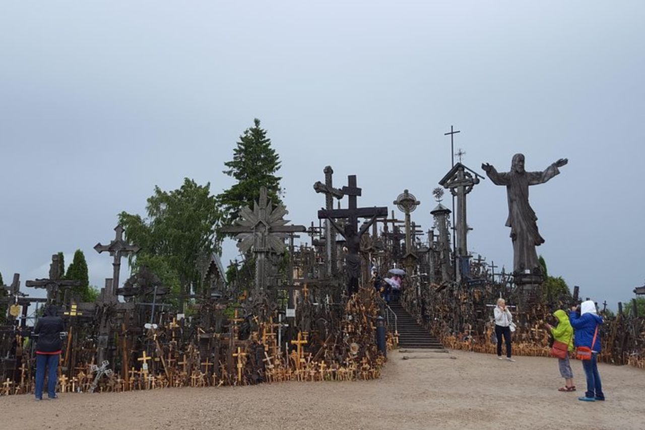 Tour da Riga - Vilnius via Bauska, Rundale, La Collina delle Croci — 4