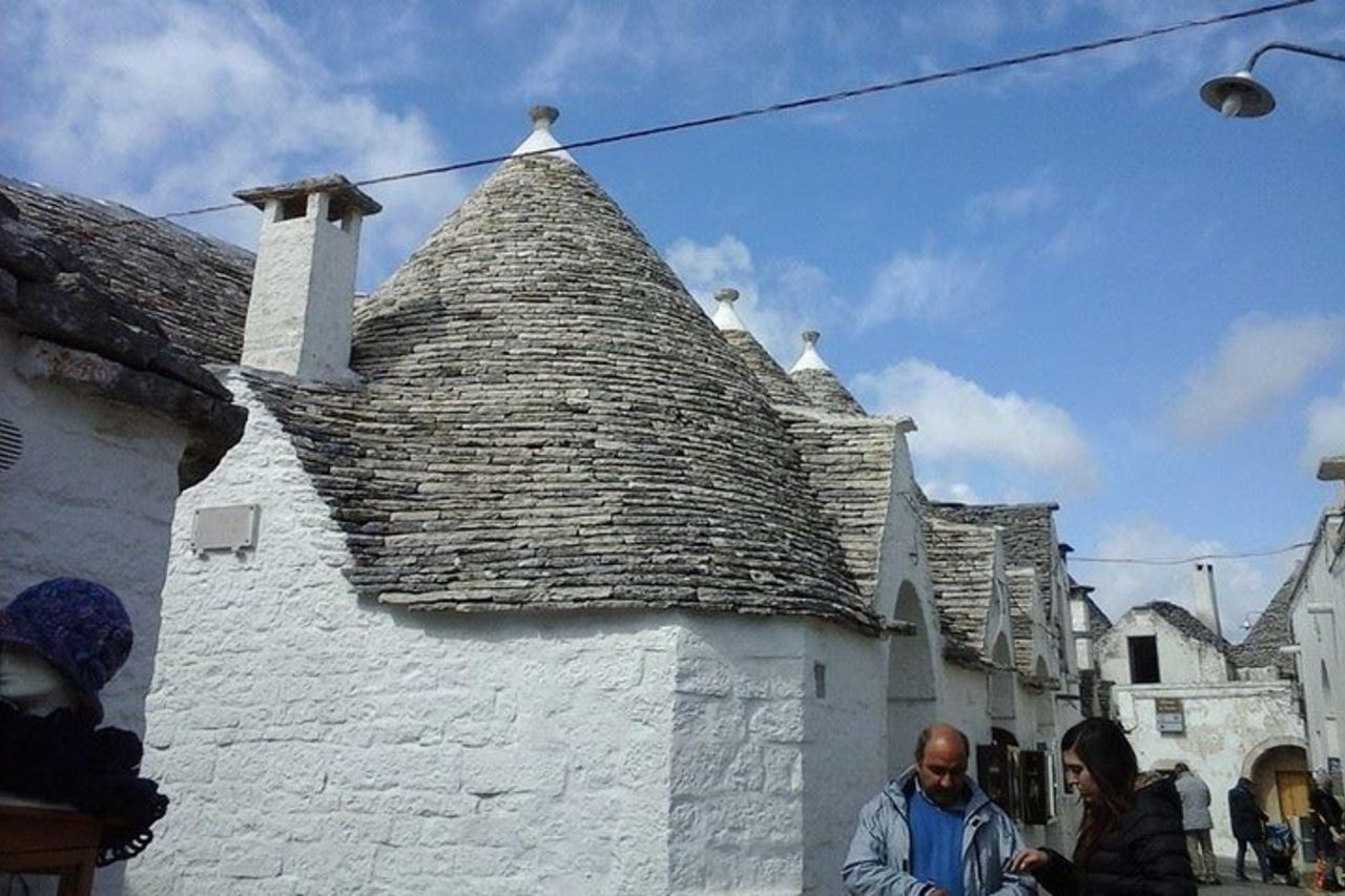 Tour di un giorno in Puglia: Bari, trulli di Alberobello, Castel del Monte e Sassi di Matera — 5