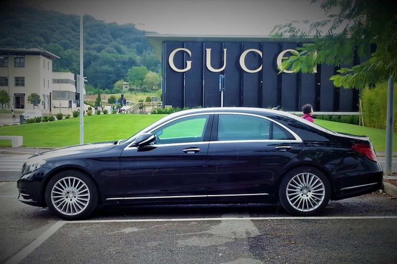 Luxury Chauffeur Service a THE MALL Firenze dalla Versilia — 3