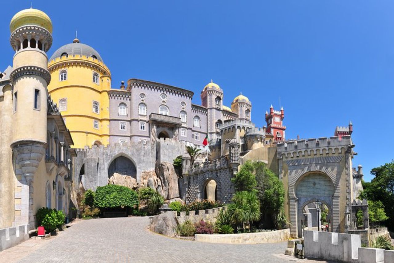 Tour privato di mezza giornata a Sintra e al Palazzo Pena da Lisbona — 4