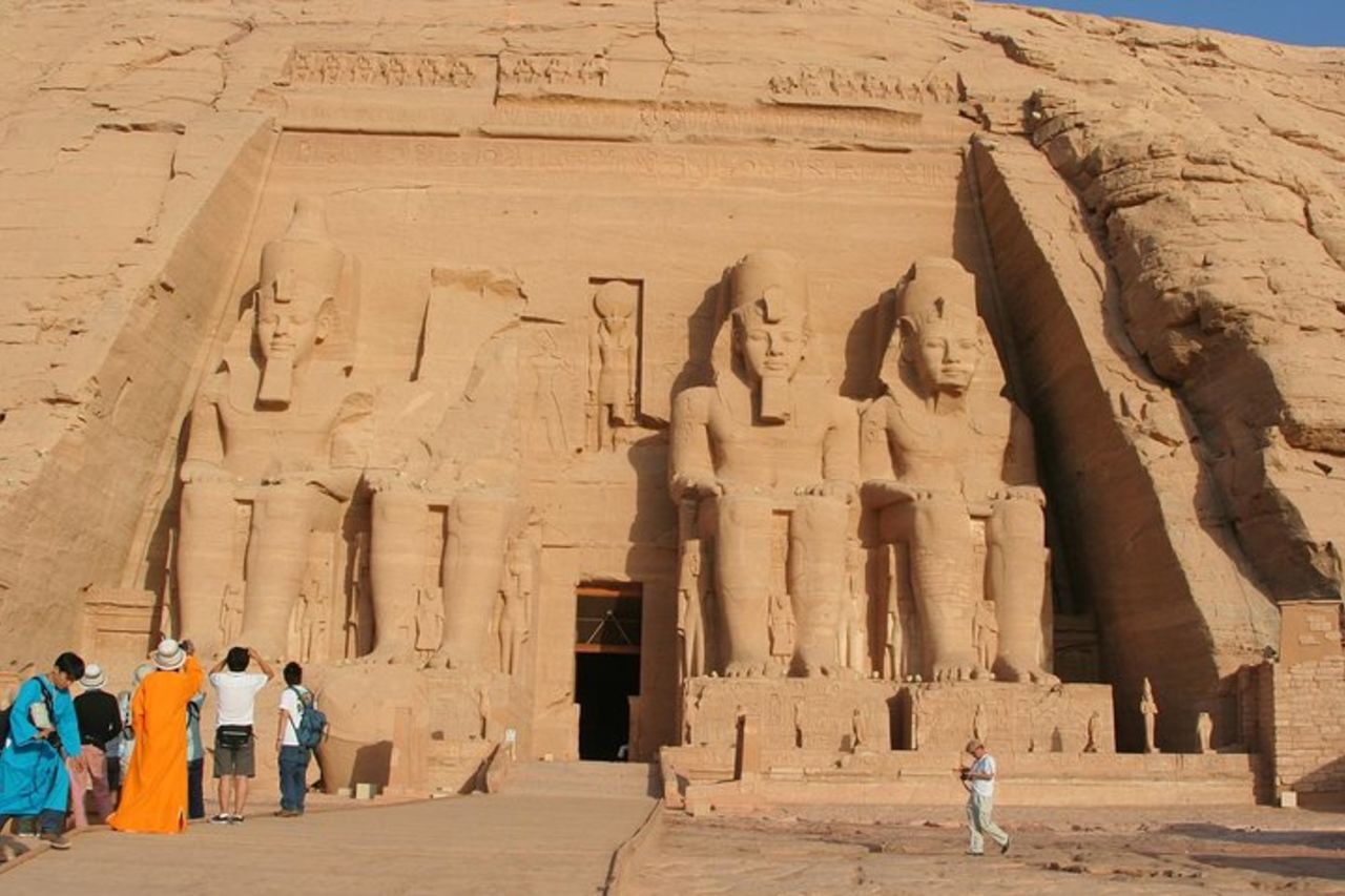 Tour di 8 giorni del meglio dell'Egitto Scopri il Cairo, la crociera sul Nilo e gli hotel a 5 stelle di Abu Simbel