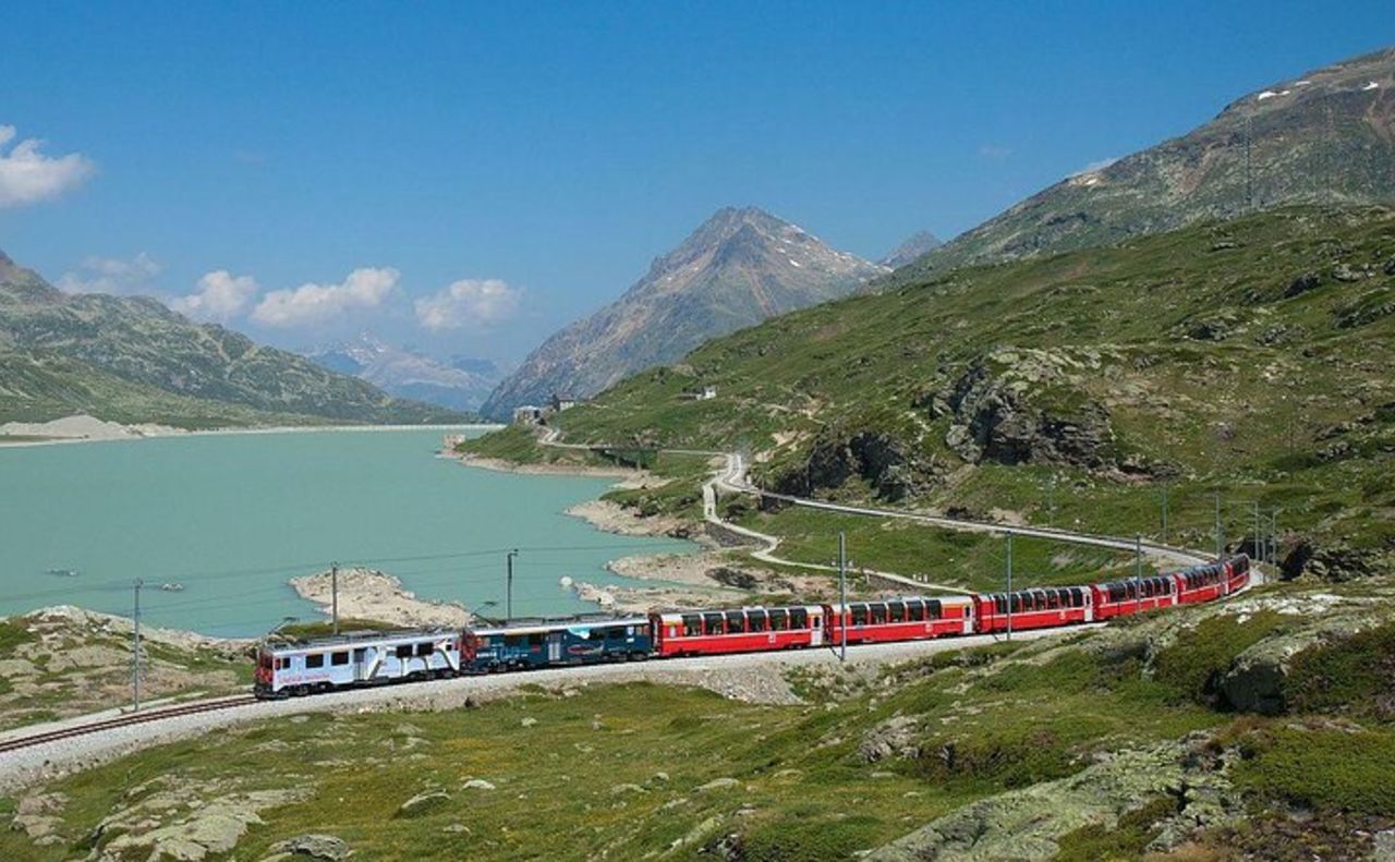 Treno rosso delle Alpi svizzere e tour di St.Moritz da Milano — 6