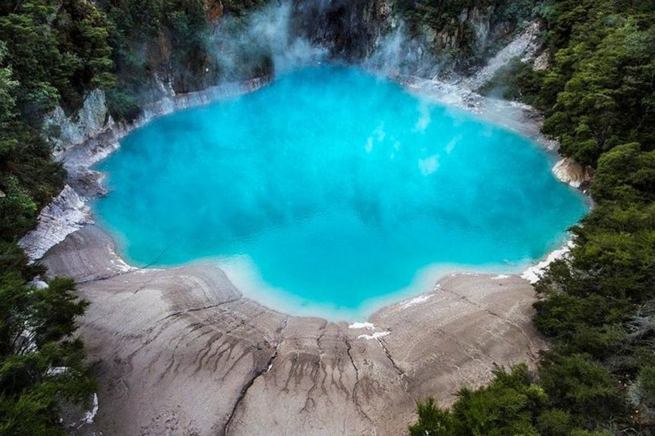 Tour mattutino per piccoli gruppi con sede a Rotorua Waimangu e Wai O Tapu