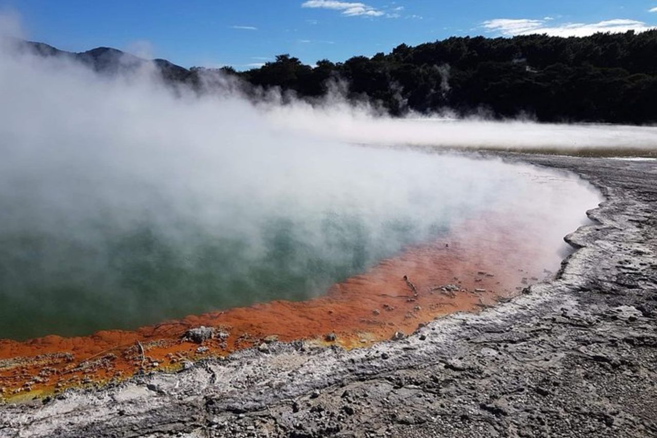 Tour mattutino per piccoli gruppi con sede a Rotorua Waimangu e Wai O Tapu — 6