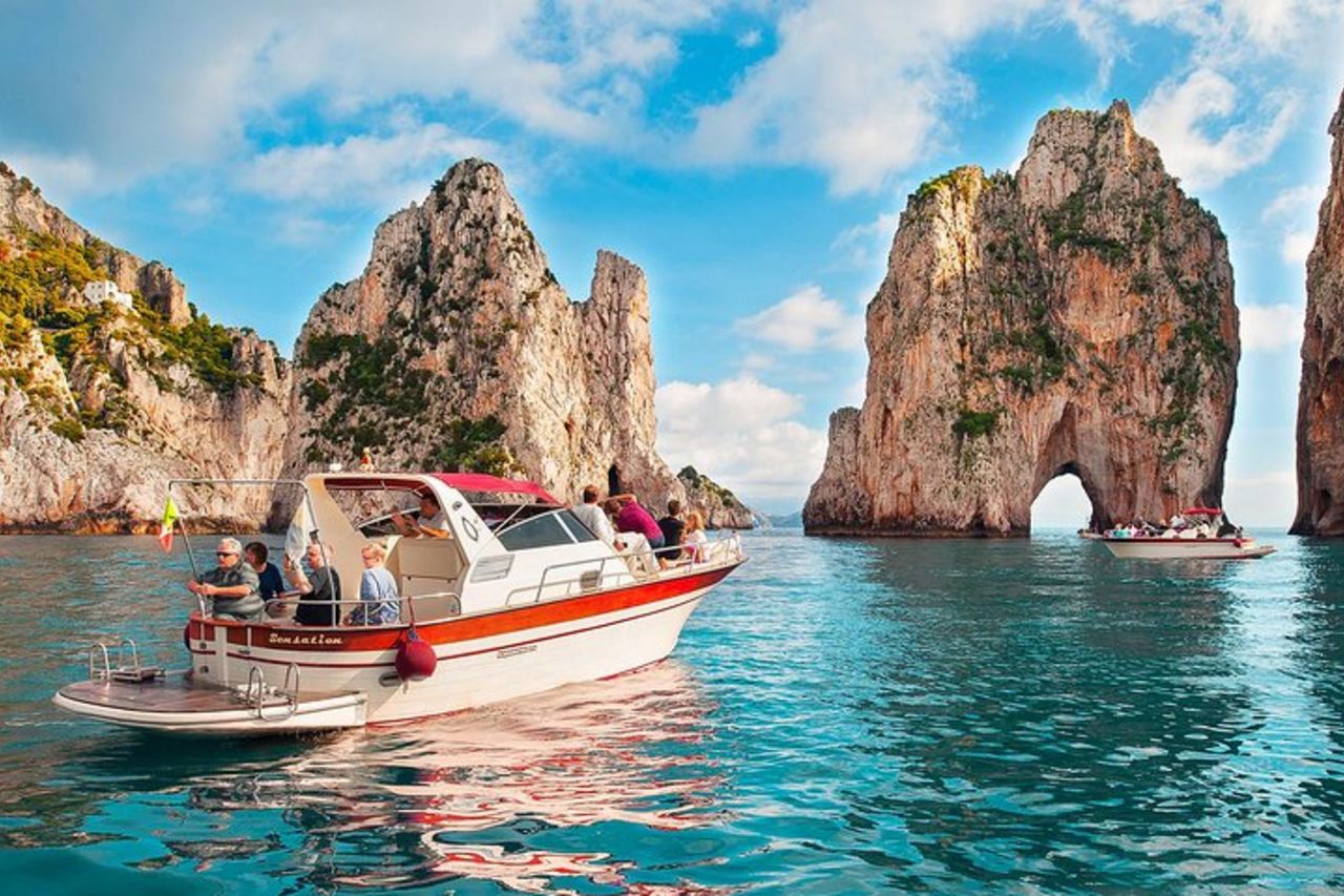 Positano : Tour Capri in barca di un giorno – Esperienza per piccoli gruppi — 2
