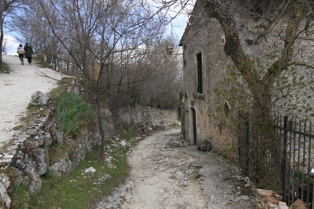 L'Abruzzo medioevale di R. Calascio con pranzo tipico abruzzese — 9