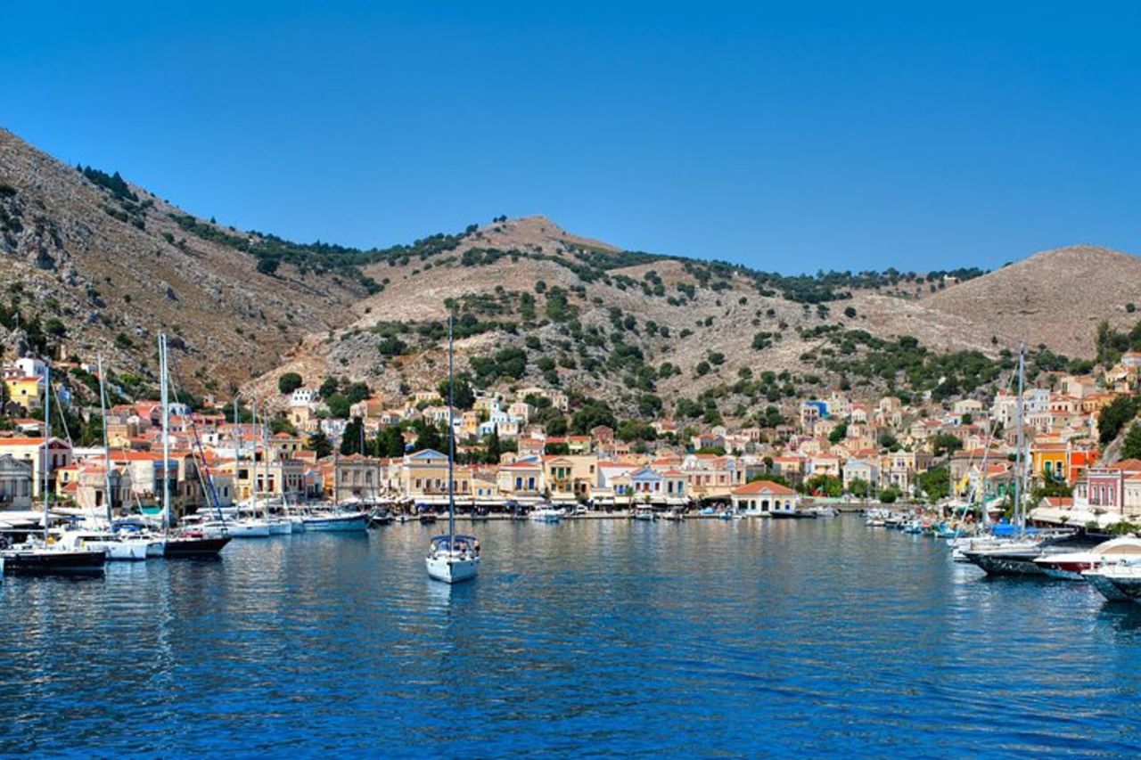 Gita in barca a Simi con sosta per nuotare a Saint George Bay — 8