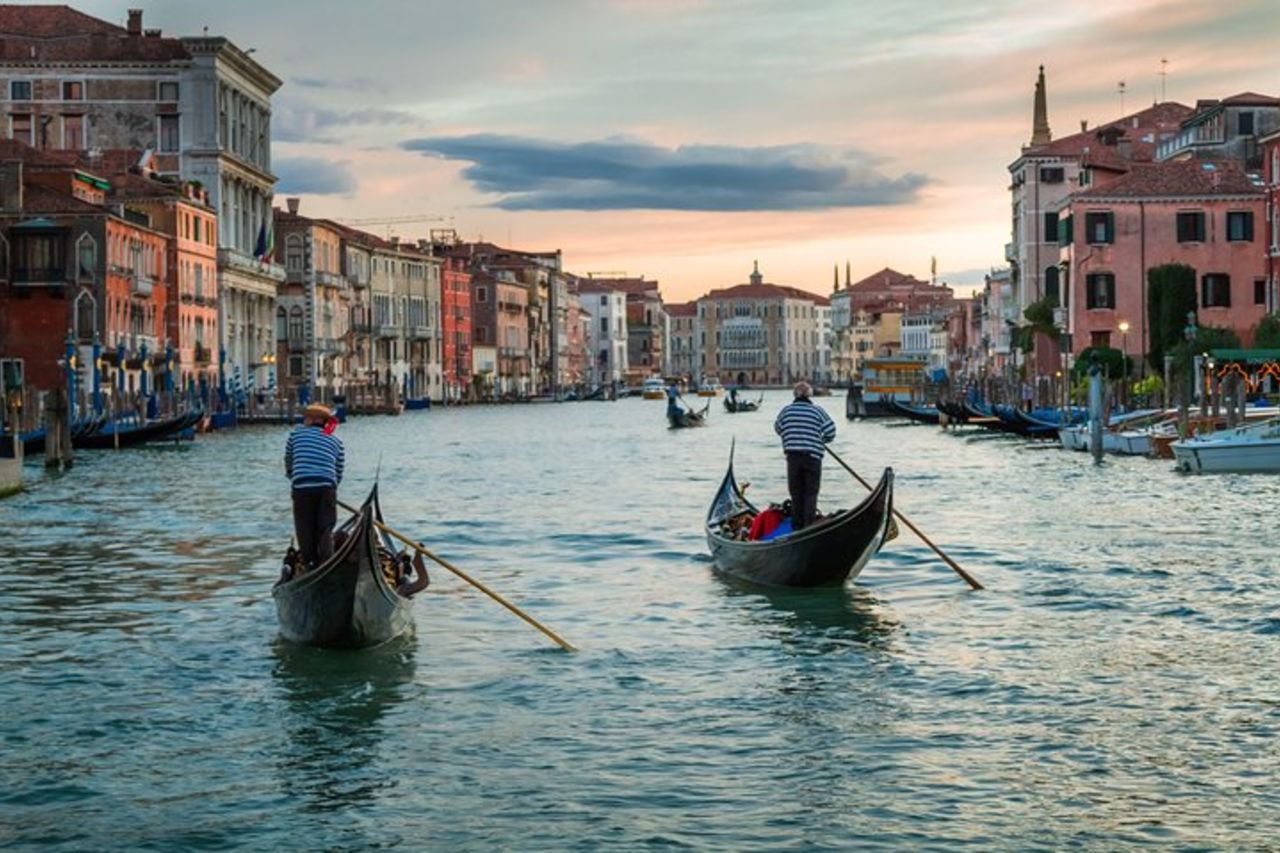Venezia romantica: giro in gondola di 30 minuti con serenata