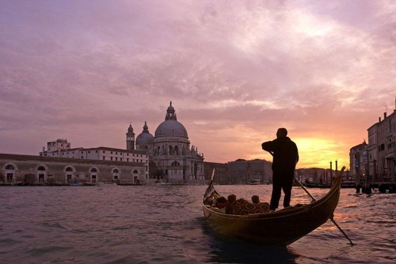 Venezia romantica: giro in gondola di 30 minuti con serenata — 2