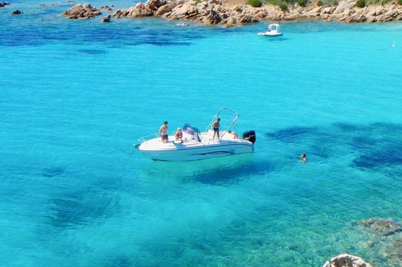 Tour in barca e snorkeling Golfo di Olbia Privato fino a 6 persone — 5