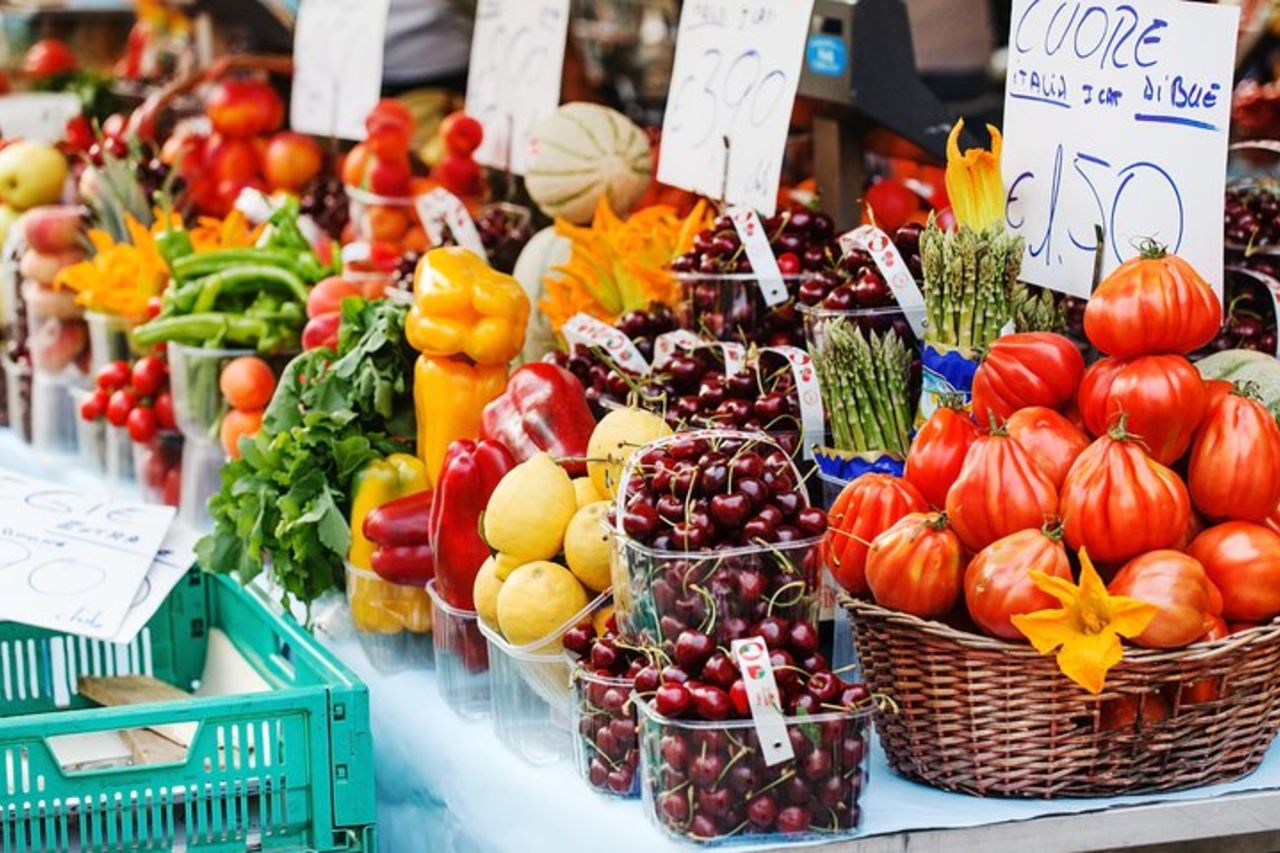 Tour del mercato per piccoli gruppi ed esperienza culinaria presso la casa di una Cesarina a Brindisi