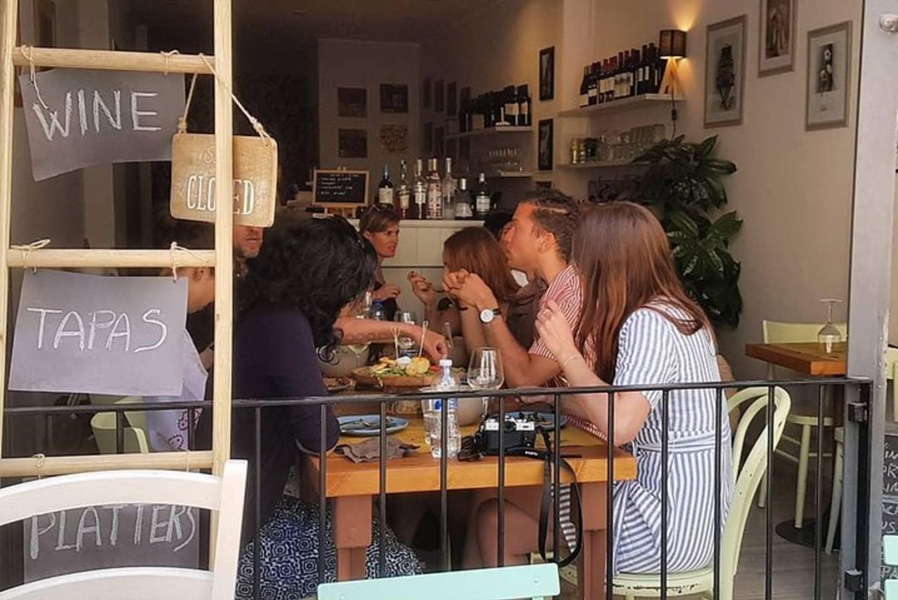 Esperienza di degustazione di vino e cibo nel centro storico di Lecce — 6