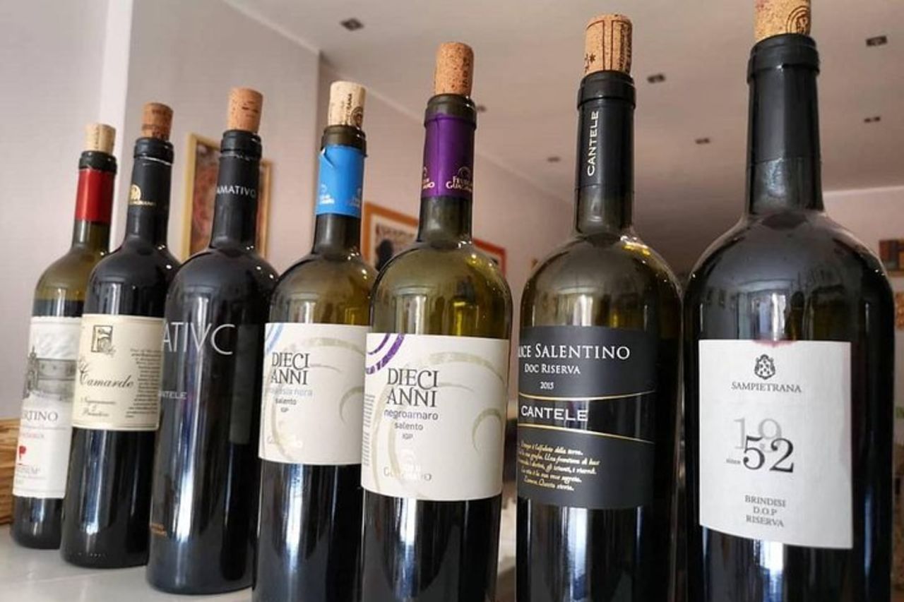 Esperienza di degustazione di vino e cibo nel centro storico di Lecce