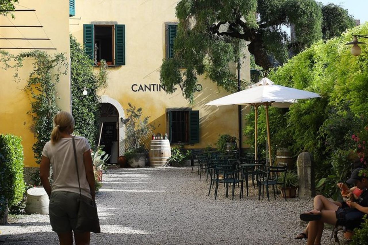 Degustazione Vini in Centro Storico a Lazise — 5