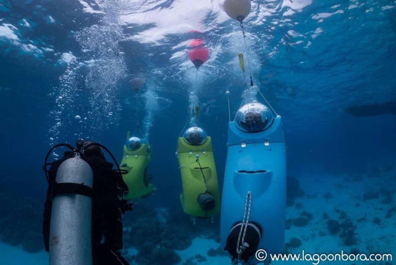 Bora Bora in sea scooter — 9