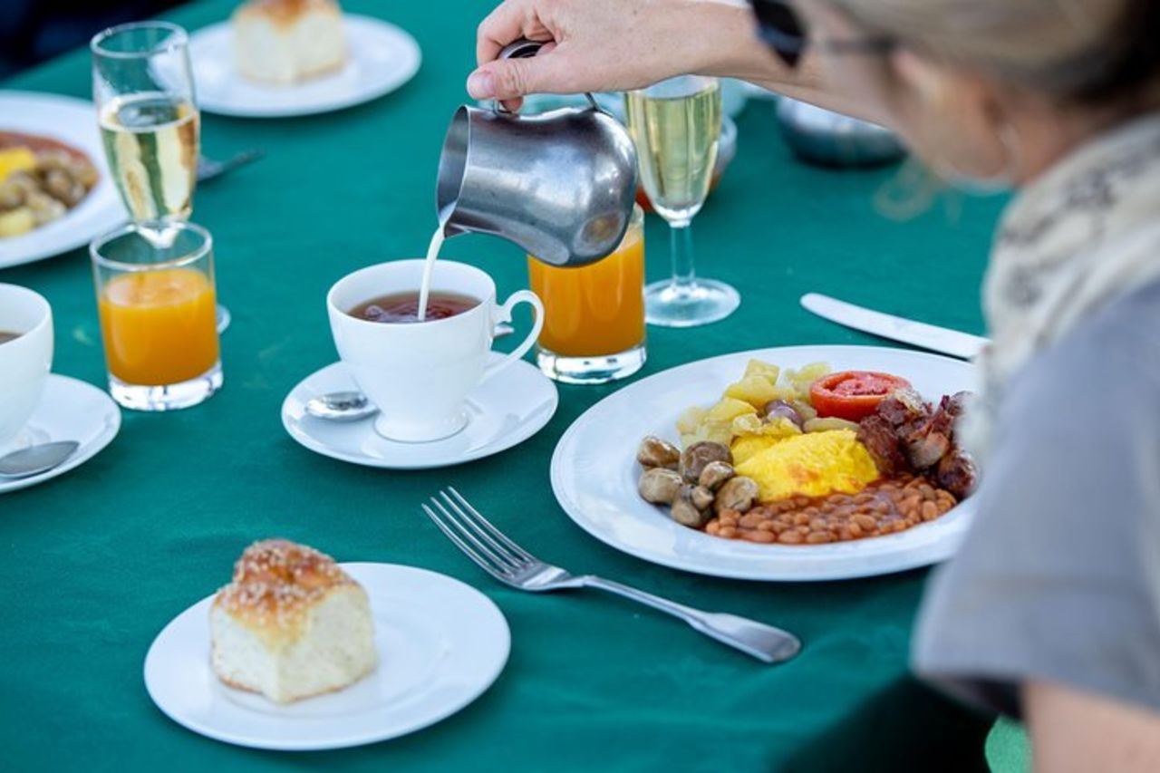 Serengeti Balloon Safari e autentica colazione nel bush — 7