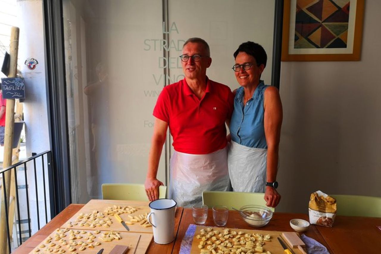 Lezione di cucina con orecchiette e abbinamento di vini a Lecce — 5