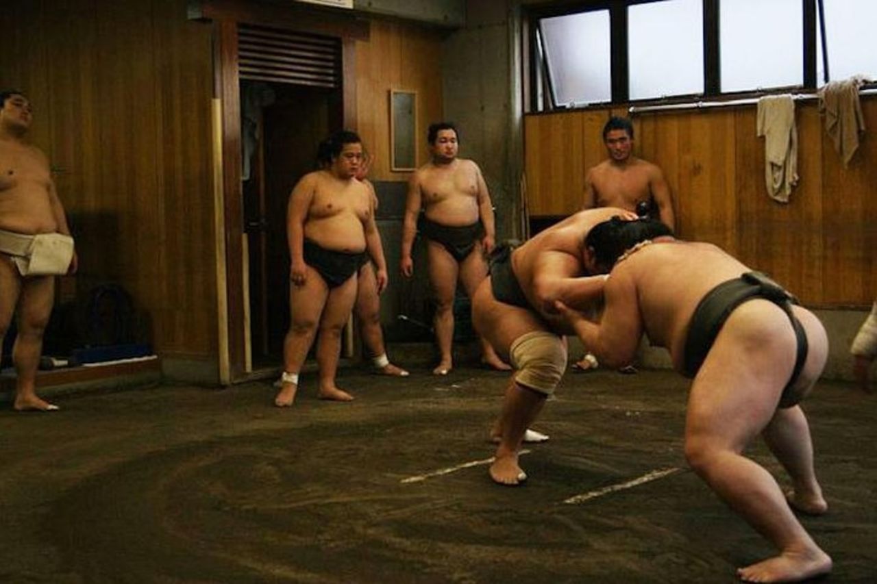 Guarda l'allenamento mattutino di Sumo alla Stalla di Tokyo — 7